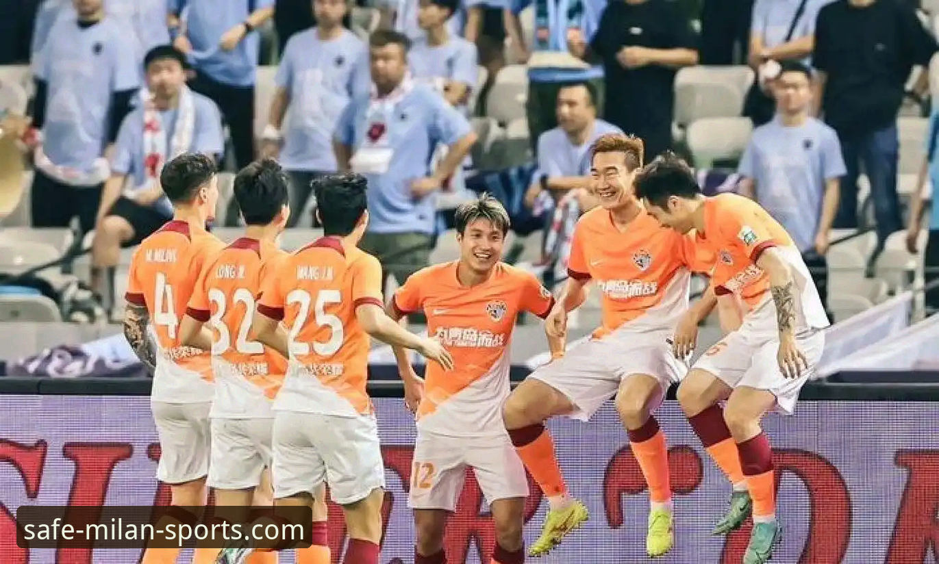 青岛海牛3-1力克上海海港，球迷通过米兰体育平台见证13年复仇之战